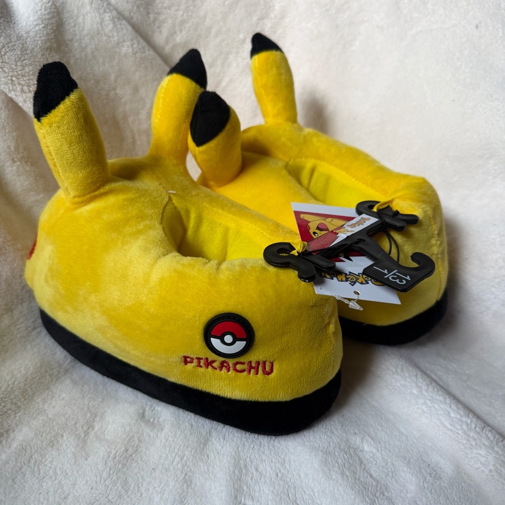 Pikachu Pokemon 3D Pikachu Slippers size 13/1 character Poké ball - Picture 4 of 4